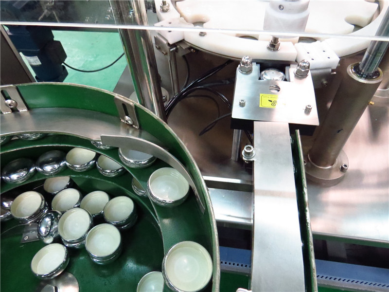 Automatic Lotion Filling and Capping Machine